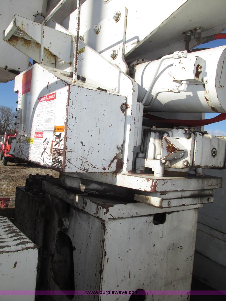 image for item G9890 2003 Terex Telelect Hi Ranger 460M truck boom