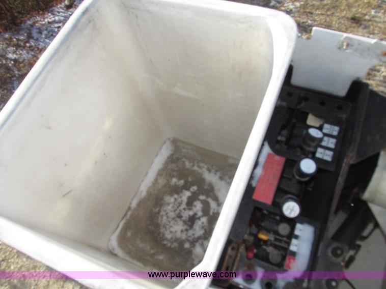 image for item G9890 2003 Terex Telelect Hi Ranger 460M truck boom