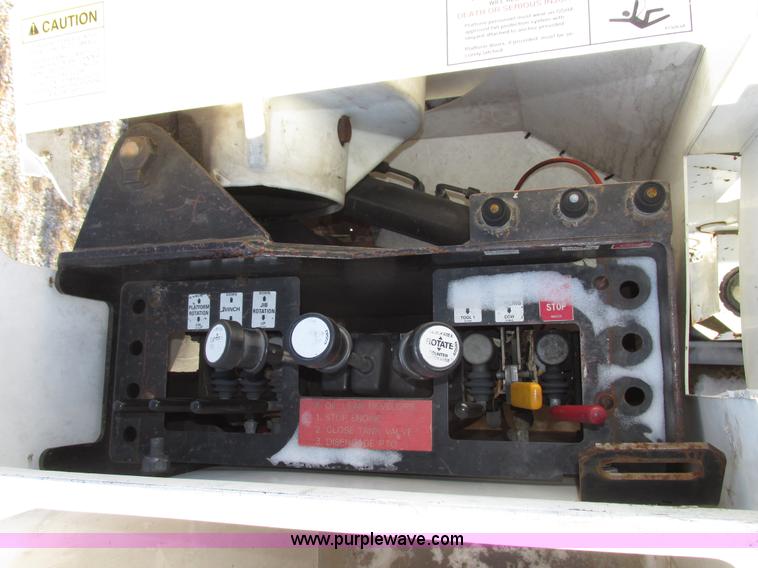 image for item G9890 2003 Terex Telelect Hi Ranger 460M truck boom