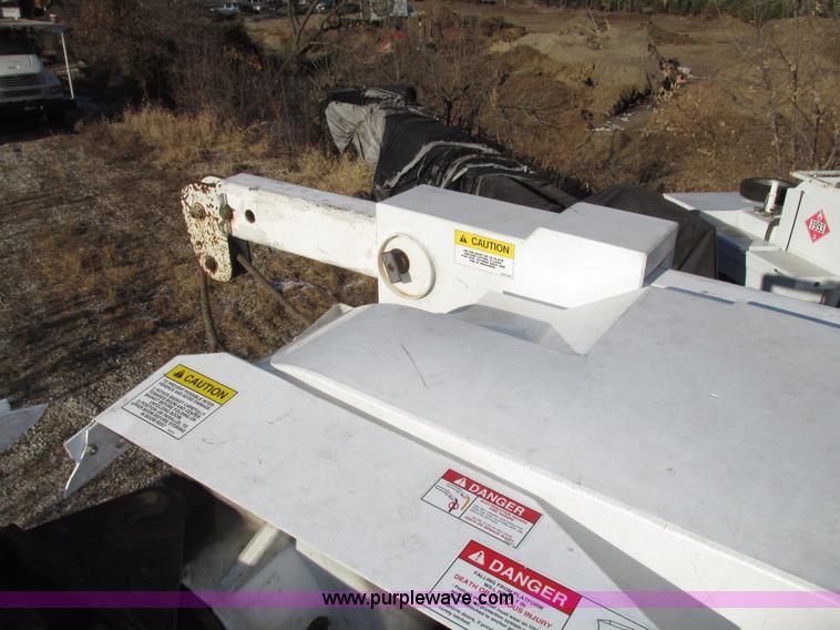 image for item G9890 2003 Terex Telelect Hi Ranger 460M truck boom