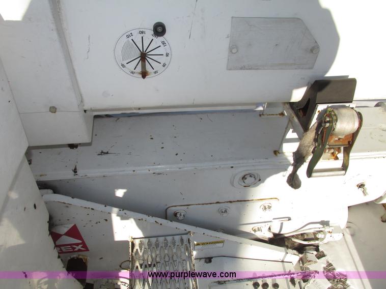 image for item G9890 2003 Terex Telelect Hi Ranger 460M truck boom