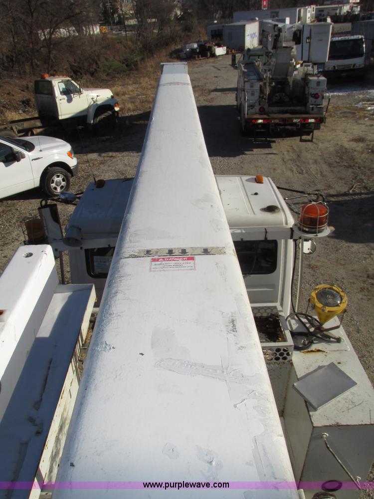 image for item G9890 2003 Terex Telelect Hi Ranger 460M truck boom