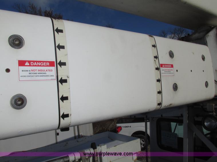 image for item G9890 2003 Terex Telelect Hi Ranger 460M truck boom