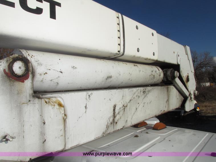 image for item G9890 2003 Terex Telelect Hi Ranger 460M truck boom