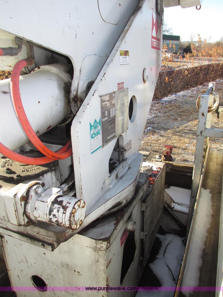 image for item G9890 2003 Terex Telelect Hi Ranger 460M truck boom