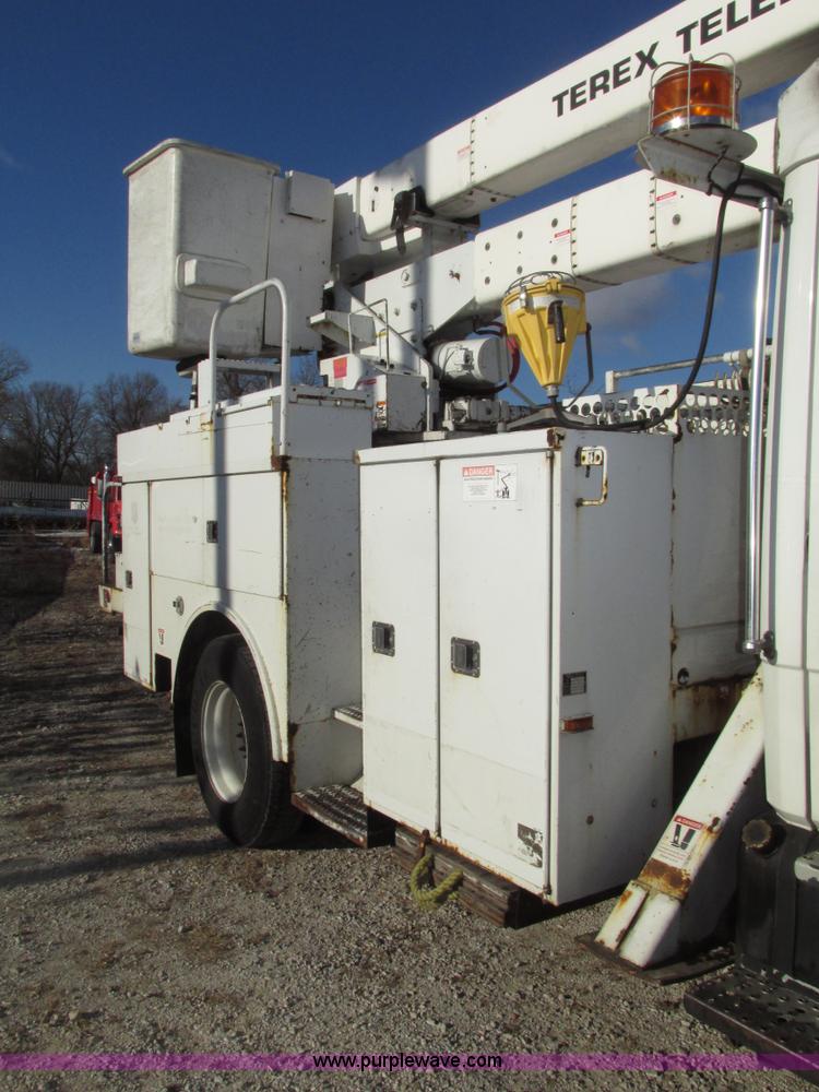 image for item G9890 2003 Terex Telelect Hi Ranger 460M truck boom