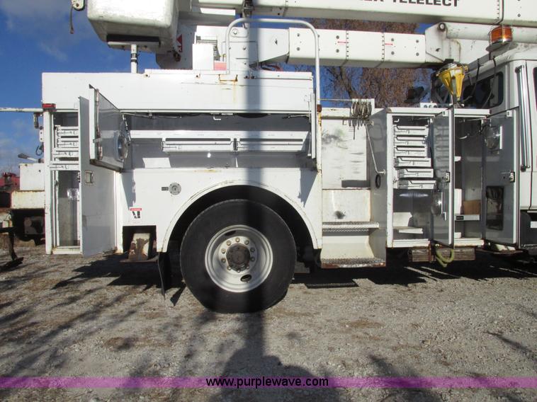 image for item G9890 2003 Terex Telelect Hi Ranger 460M truck boom