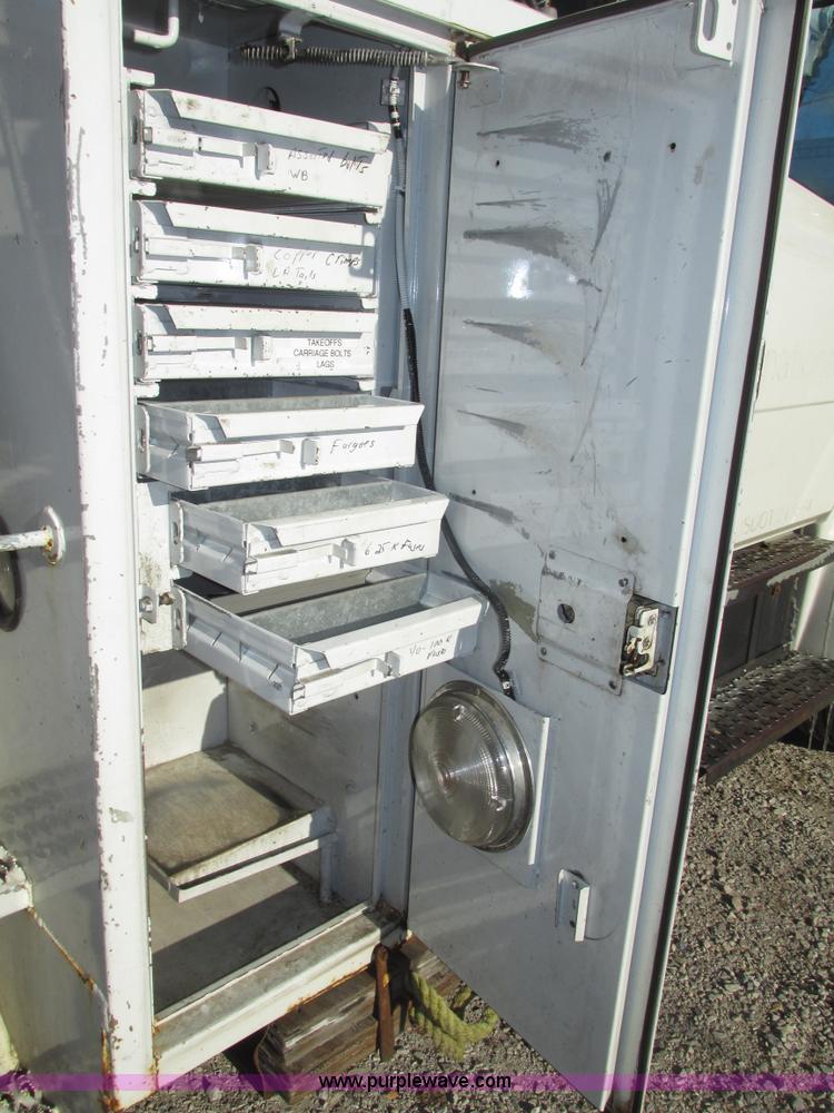 image for item G9890 2003 Terex Telelect Hi Ranger 460M truck boom