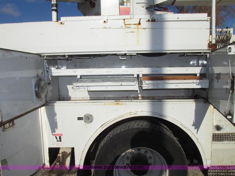 image for item G9890 2003 Terex Telelect Hi Ranger 460M truck boom