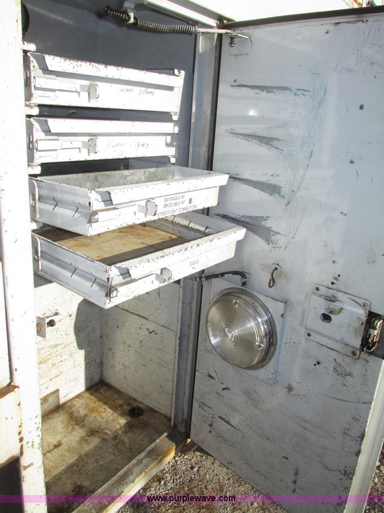 image for item G9890 2003 Terex Telelect Hi Ranger 460M truck boom