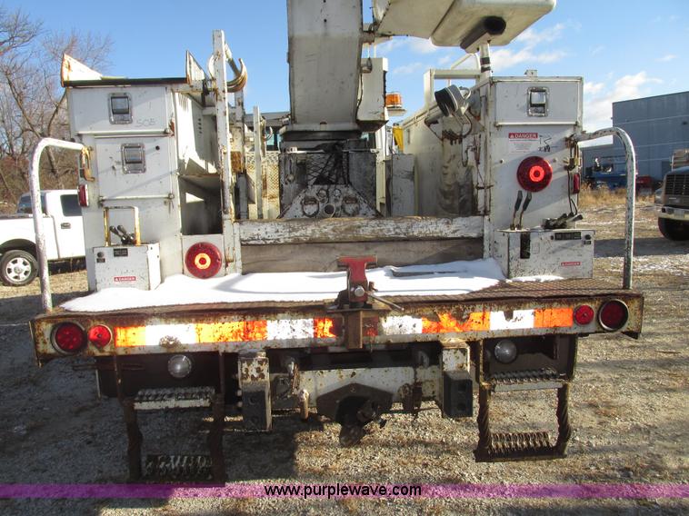 image for item G9890 2003 Terex Telelect Hi Ranger 460M truck boom