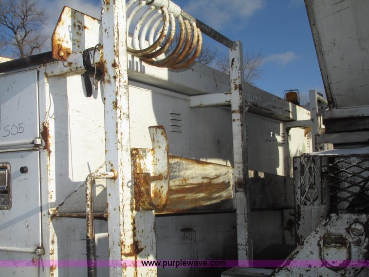 image for item G9890 2003 Terex Telelect Hi Ranger 460M truck boom