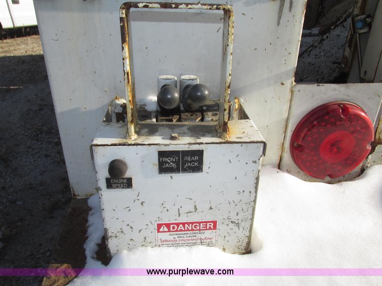 image for item G9890 2003 Terex Telelect Hi Ranger 460M truck boom