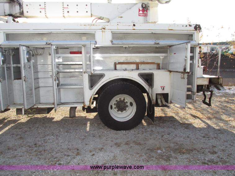 image for item G9890 2003 Terex Telelect Hi Ranger 460M truck boom