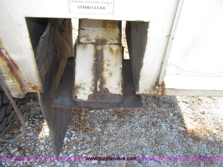 image for item G9890 2003 Terex Telelect Hi Ranger 460M truck boom