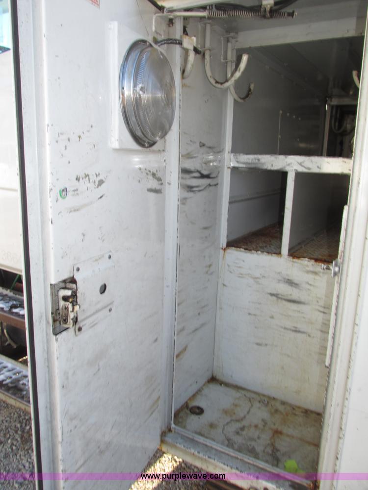 image for item G9890 2003 Terex Telelect Hi Ranger 460M truck boom