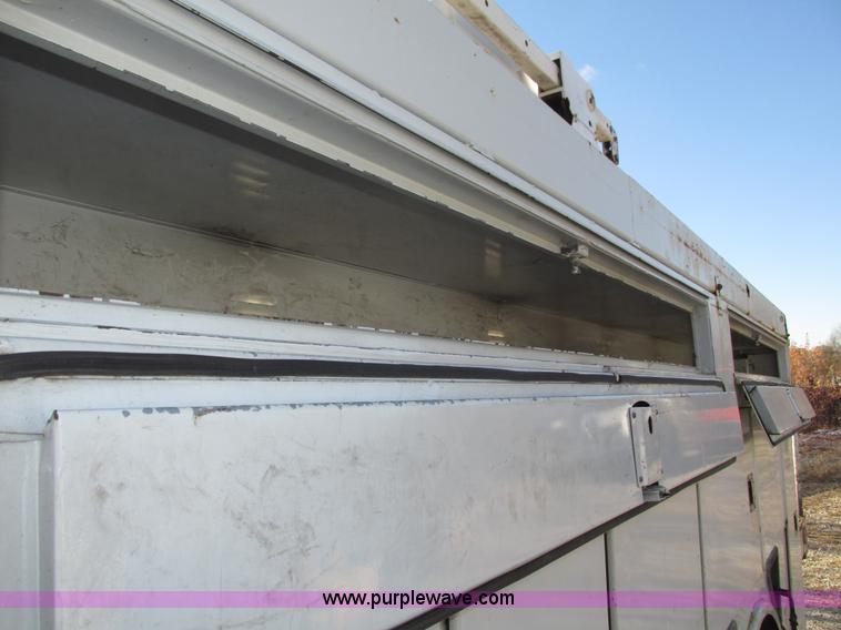 image for item G9890 2003 Terex Telelect Hi Ranger 460M truck boom