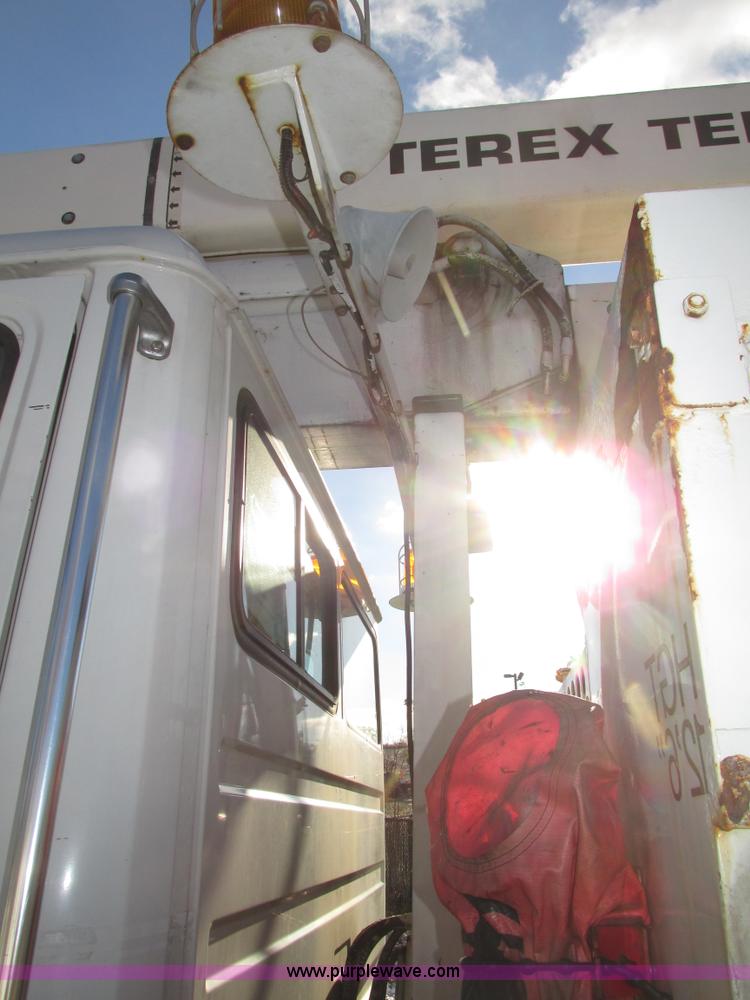 image for item G9890 2003 Terex Telelect Hi Ranger 460M truck boom
