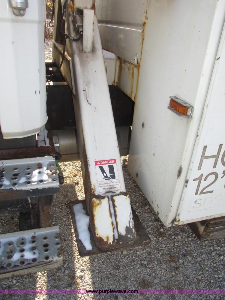 image for item G9890 2003 Terex Telelect Hi Ranger 460M truck boom