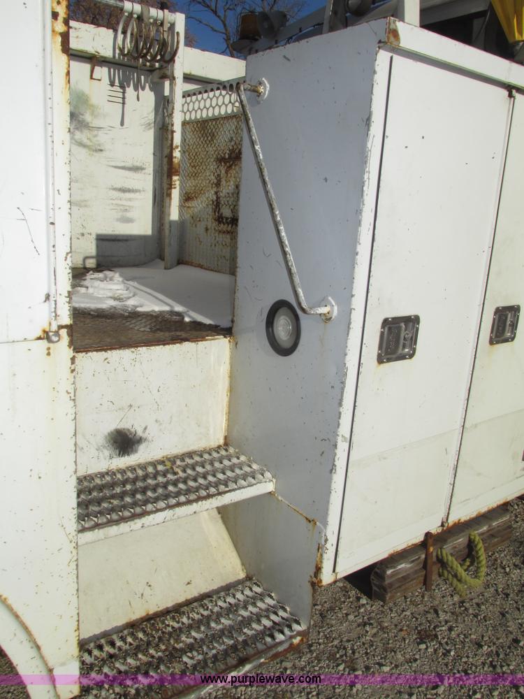 image for item G9890 2003 Terex Telelect Hi Ranger 460M truck boom