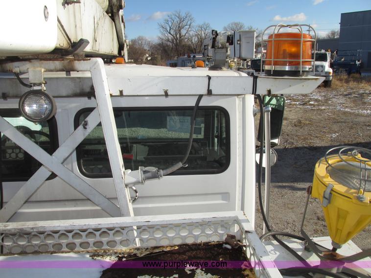 image for item G9890 2003 Terex Telelect Hi Ranger 460M truck boom