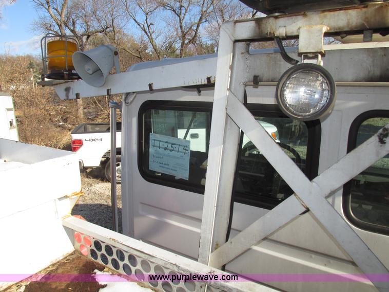 image for item G9890 2003 Terex Telelect Hi Ranger 460M truck boom