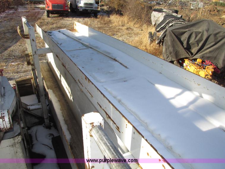 image for item G9890 2003 Terex Telelect Hi Ranger 460M truck boom