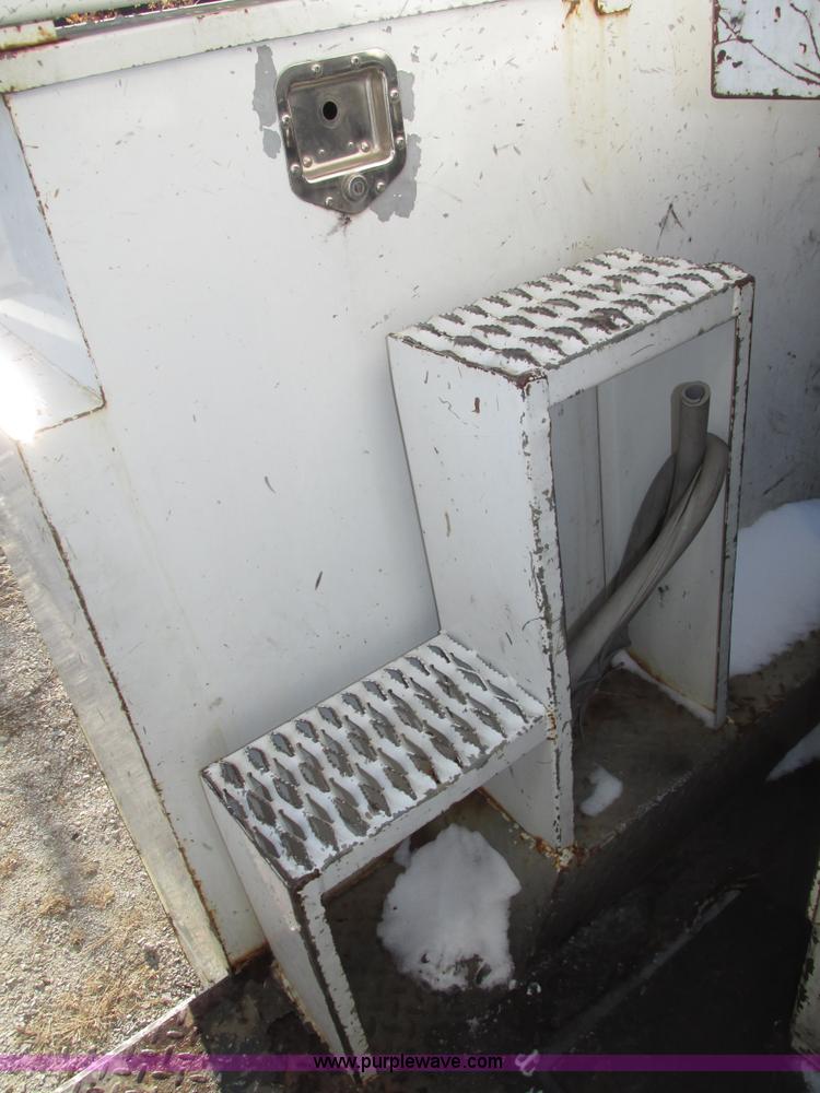 image for item G9890 2003 Terex Telelect Hi Ranger 460M truck boom