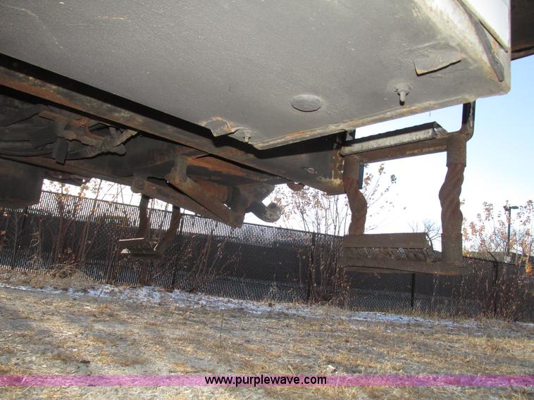 image for item G9890 2003 Terex Telelect Hi Ranger 460M truck boom