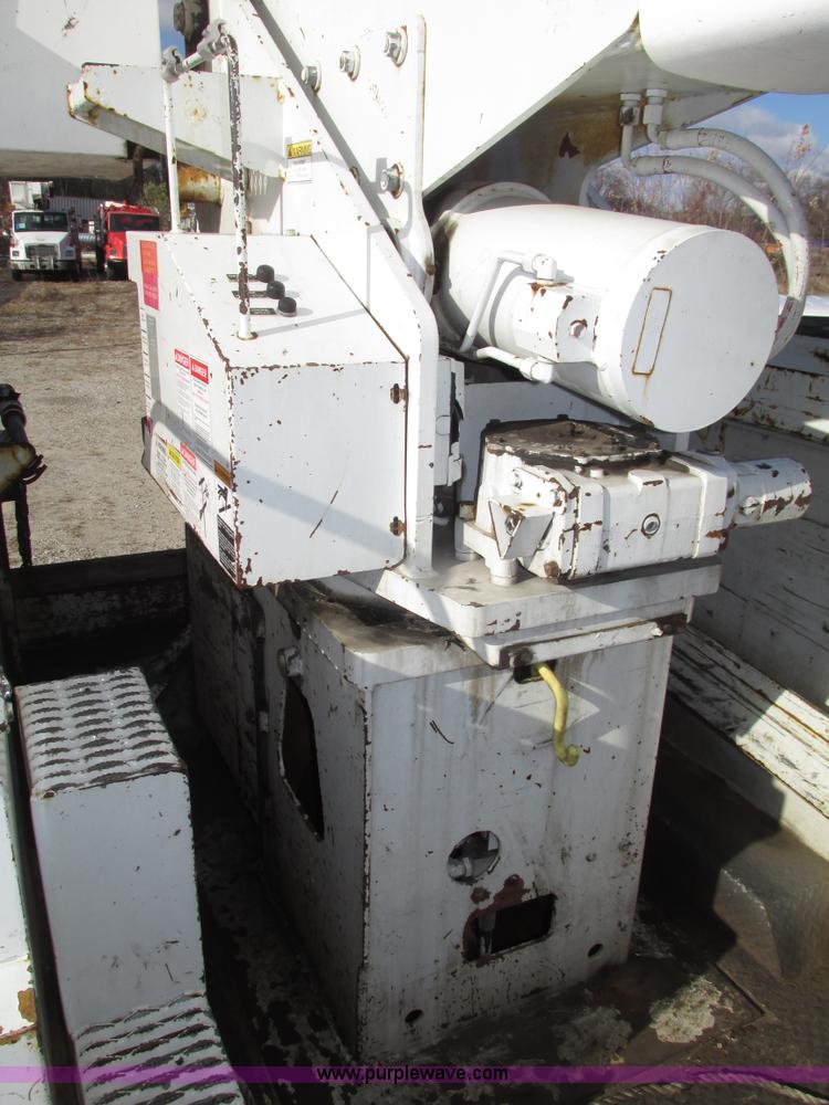 image for item G9891 2003 Terex Telelect Hi Range 460M truck boom