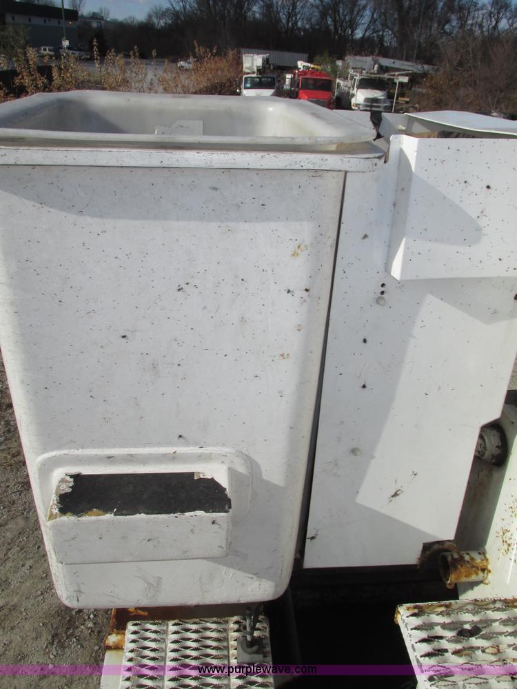 image for item G9891 2003 Terex Telelect Hi Range 460M truck boom