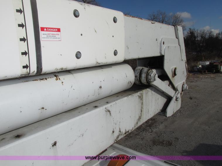 image for item G9891 2003 Terex Telelect Hi Range 460M truck boom