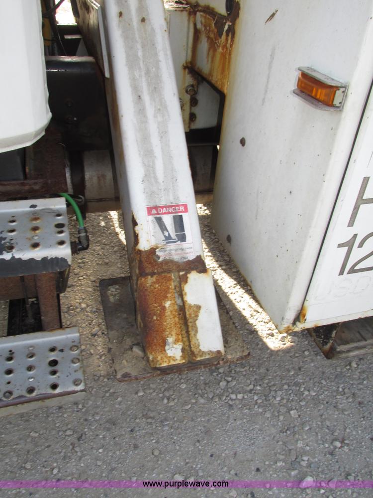 image for item G9891 2003 Terex Telelect Hi Range 460M truck boom