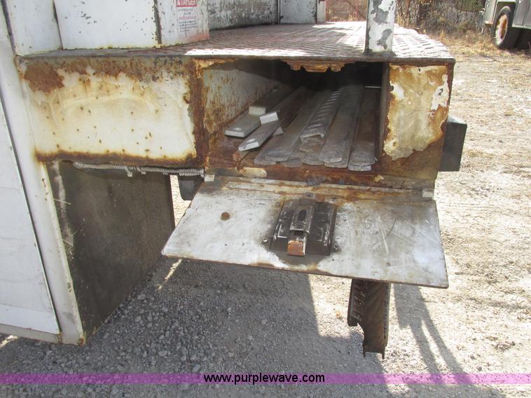 image for item G9891 2003 Terex Telelect Hi Range 460M truck boom