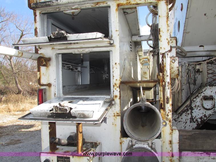 image for item G9891 2003 Terex Telelect Hi Range 460M truck boom