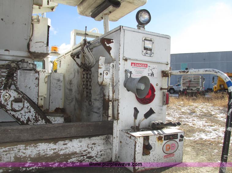 image for item G9891 2003 Terex Telelect Hi Range 460M truck boom