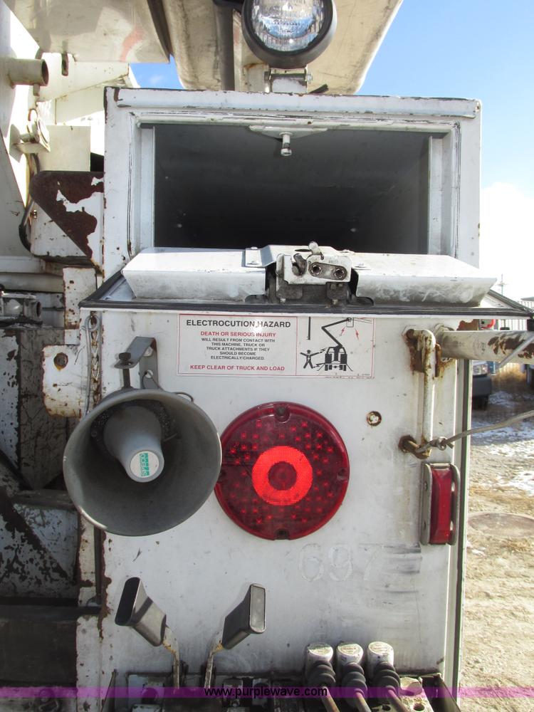 image for item G9891 2003 Terex Telelect Hi Range 460M truck boom