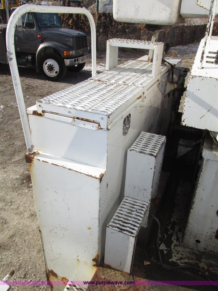 image for item G9891 2003 Terex Telelect Hi Range 460M truck boom