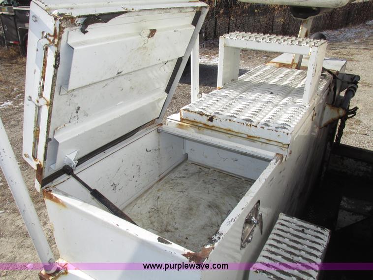 image for item G9891 2003 Terex Telelect Hi Range 460M truck boom