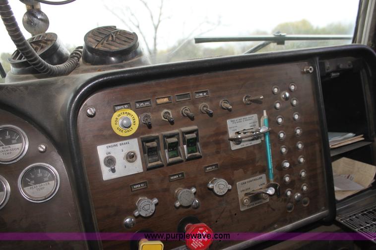 image for item H2016 1983 Peterbilt 359 dump truck