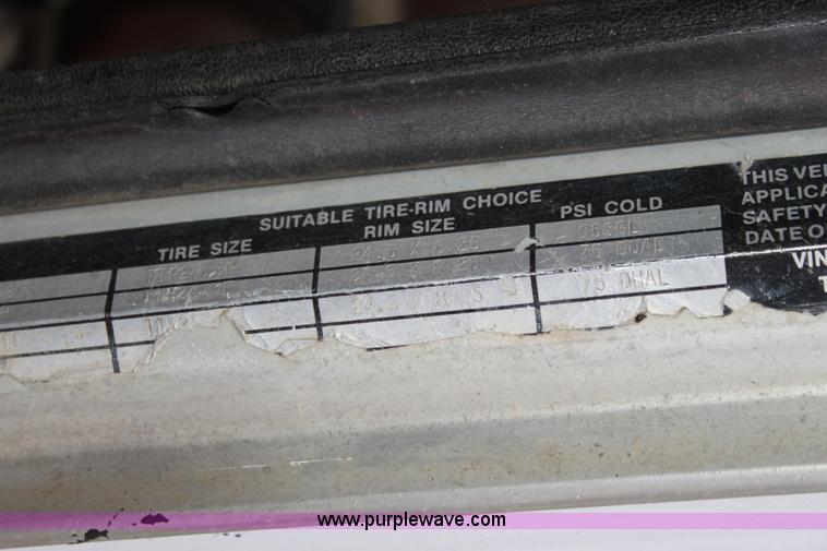 image for item H2016 1983 Peterbilt 359 dump truck