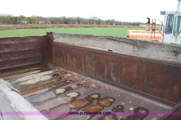 image for item H2016 1983 Peterbilt 359 dump truck