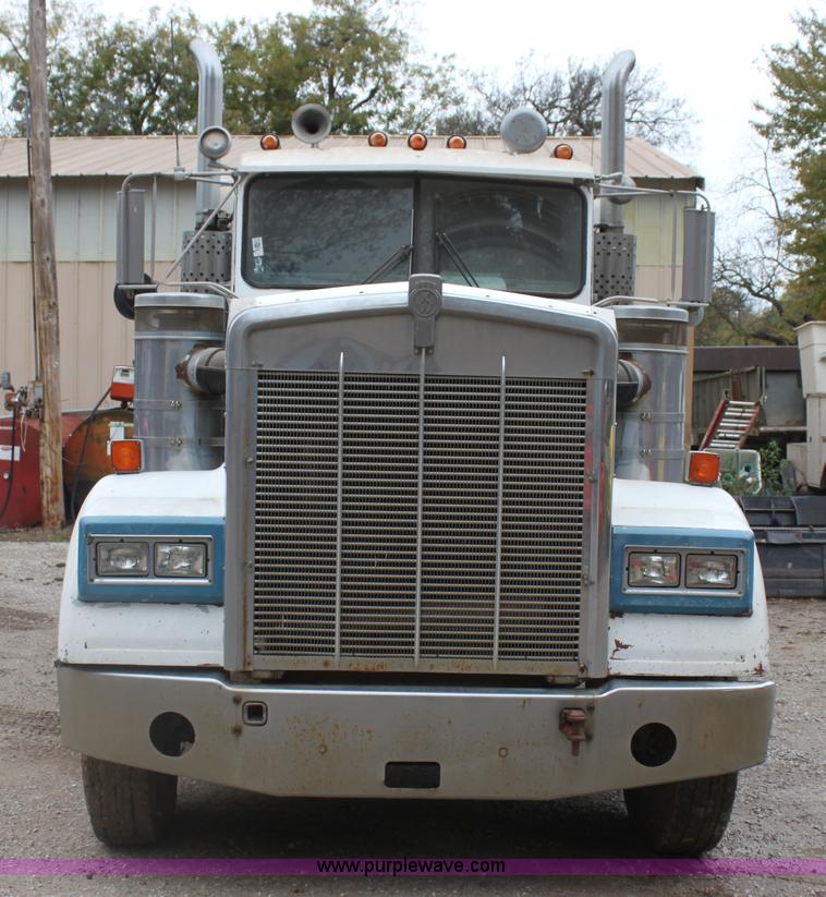 image for item H2027 1982 Kenworth W900 semi wrecker truck