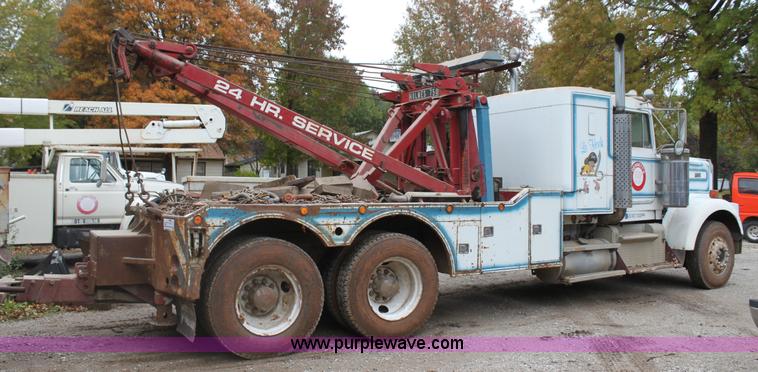 image for item H2027 1982 Kenworth W900 semi wrecker truck