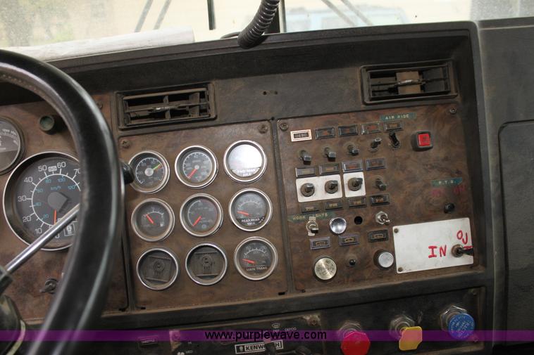 image for item H2027 1982 Kenworth W900 semi wrecker truck