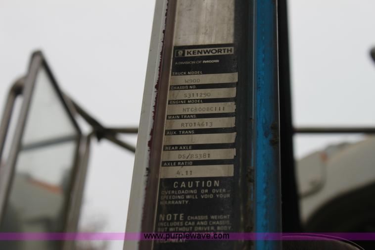 image for item H2027 1982 Kenworth W900 semi wrecker truck