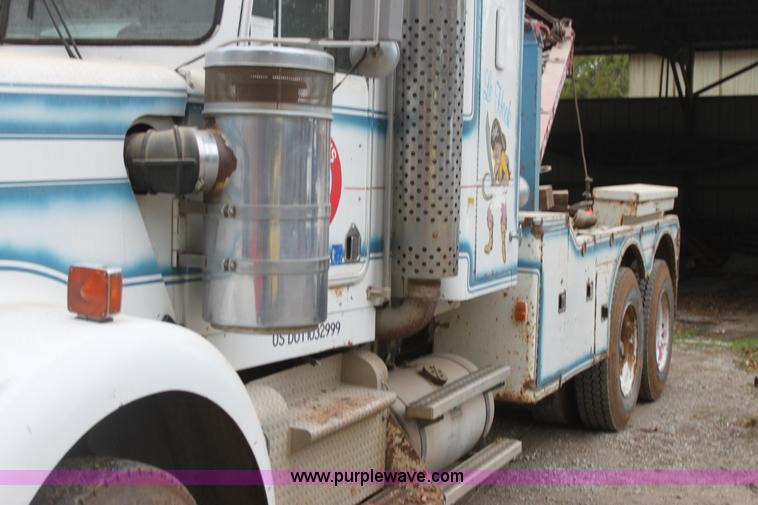 image for item H2027 1982 Kenworth W900 semi wrecker truck