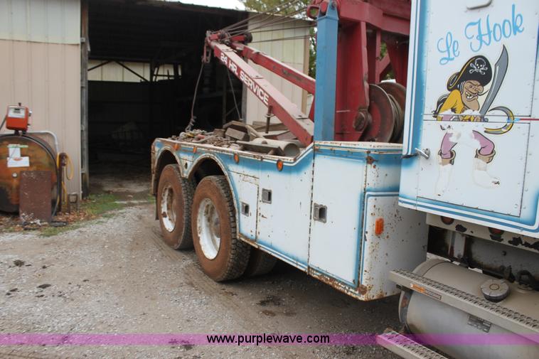 image for item H2027 1982 Kenworth W900 semi wrecker truck