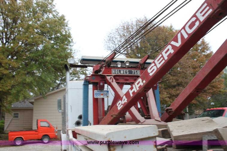 image for item H2027 1982 Kenworth W900 semi wrecker truck