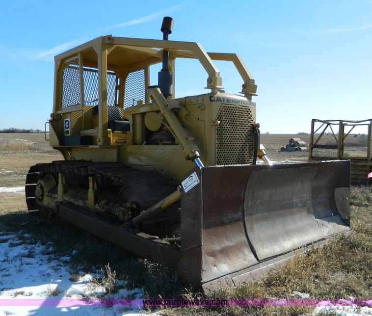 image for item H2335 1969 Caterpillar D6C dozer